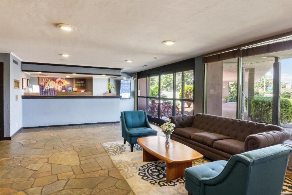 Red Lion Hotel Monterey image 28